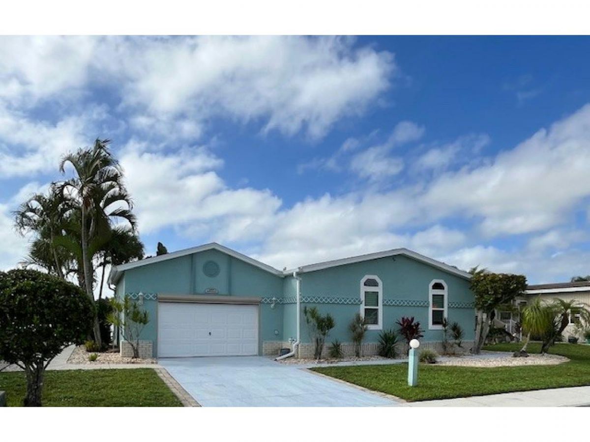 6103 Avenida Las Colinas