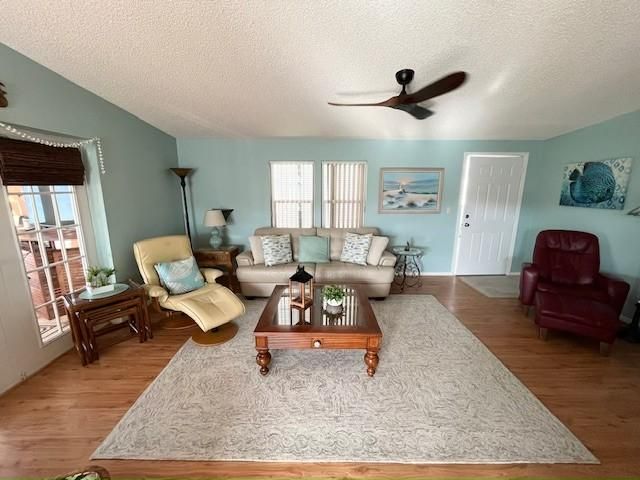 6103 Avenida Las Colinas