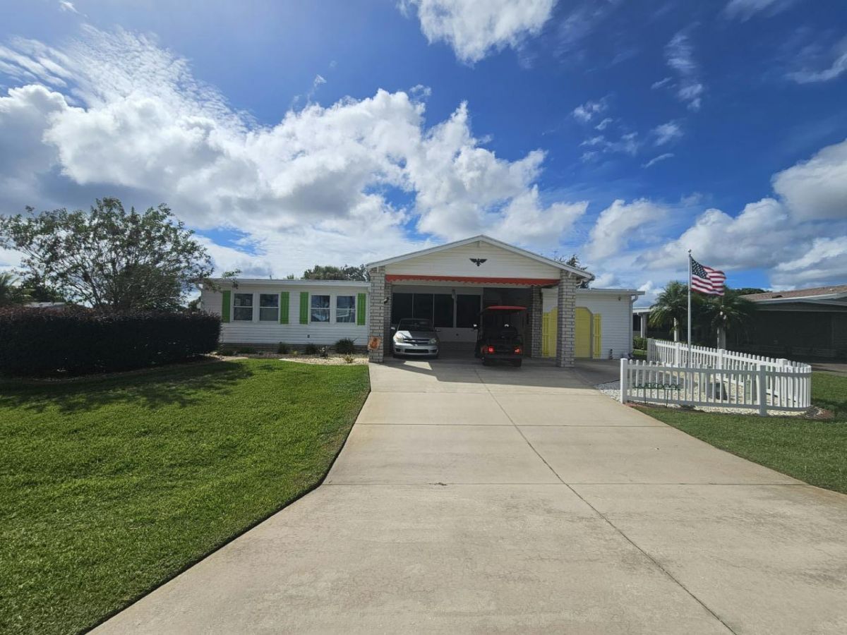 1572 Tanglewood Circle