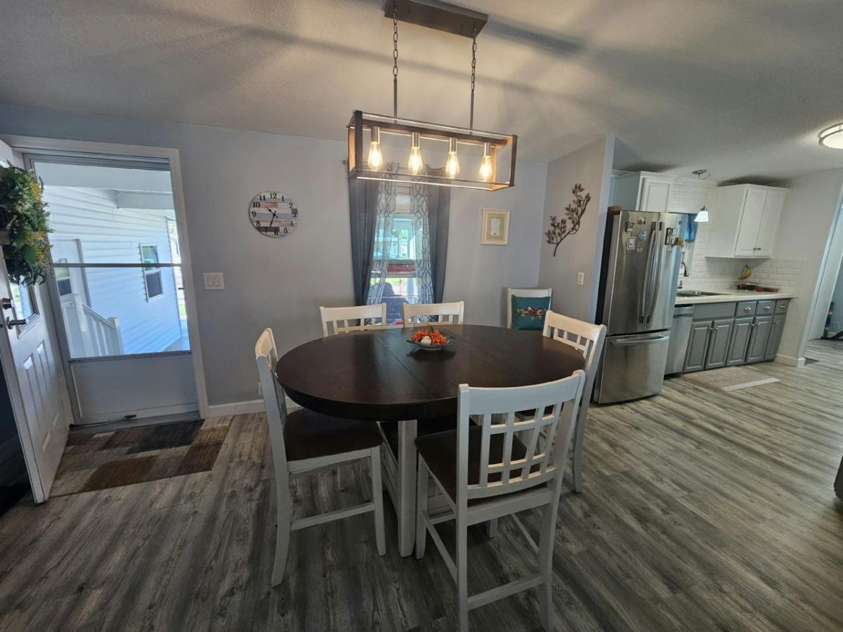 1909 Sunflower Circle