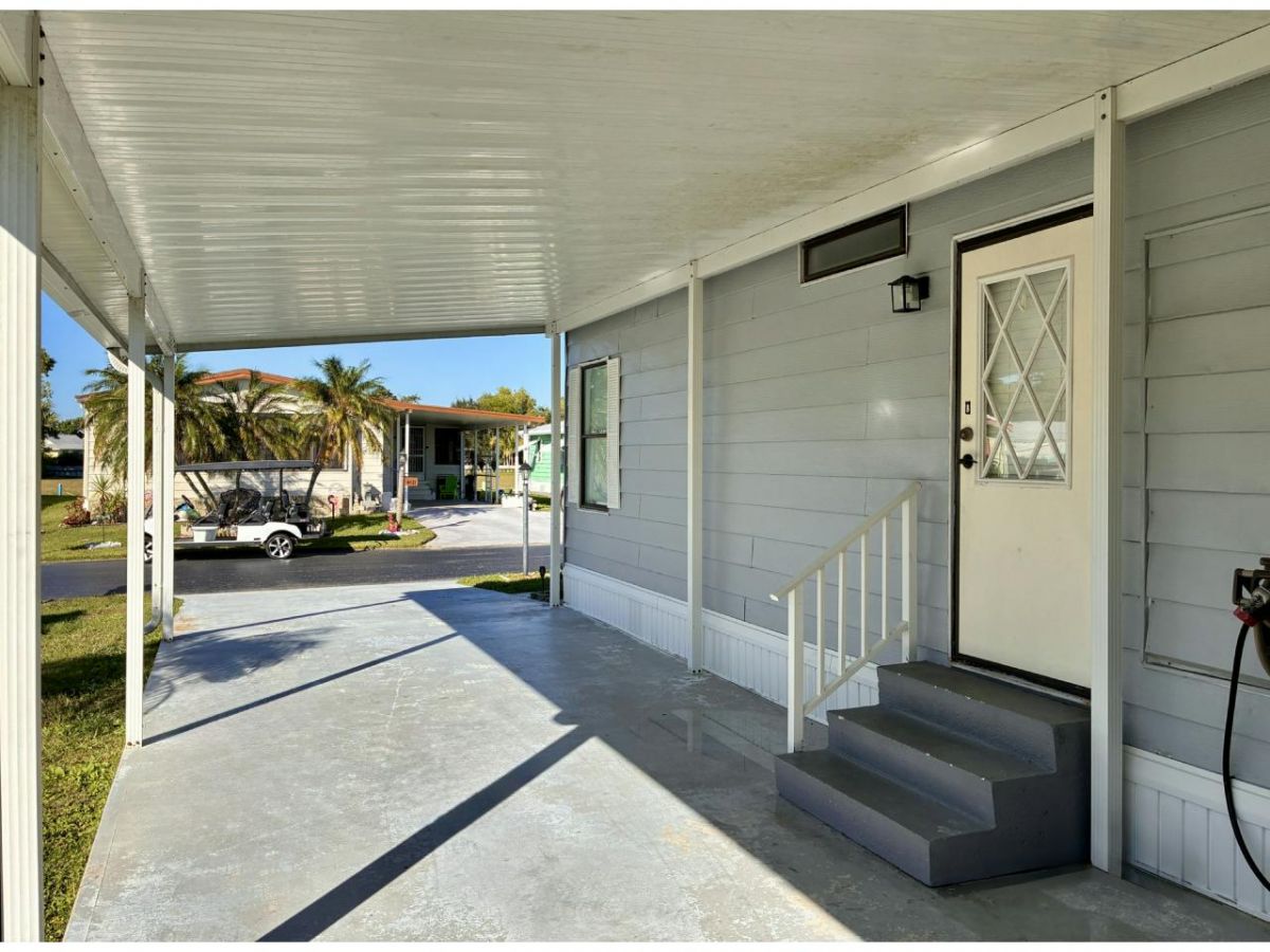 4612 SE COTTONWOOD TERR