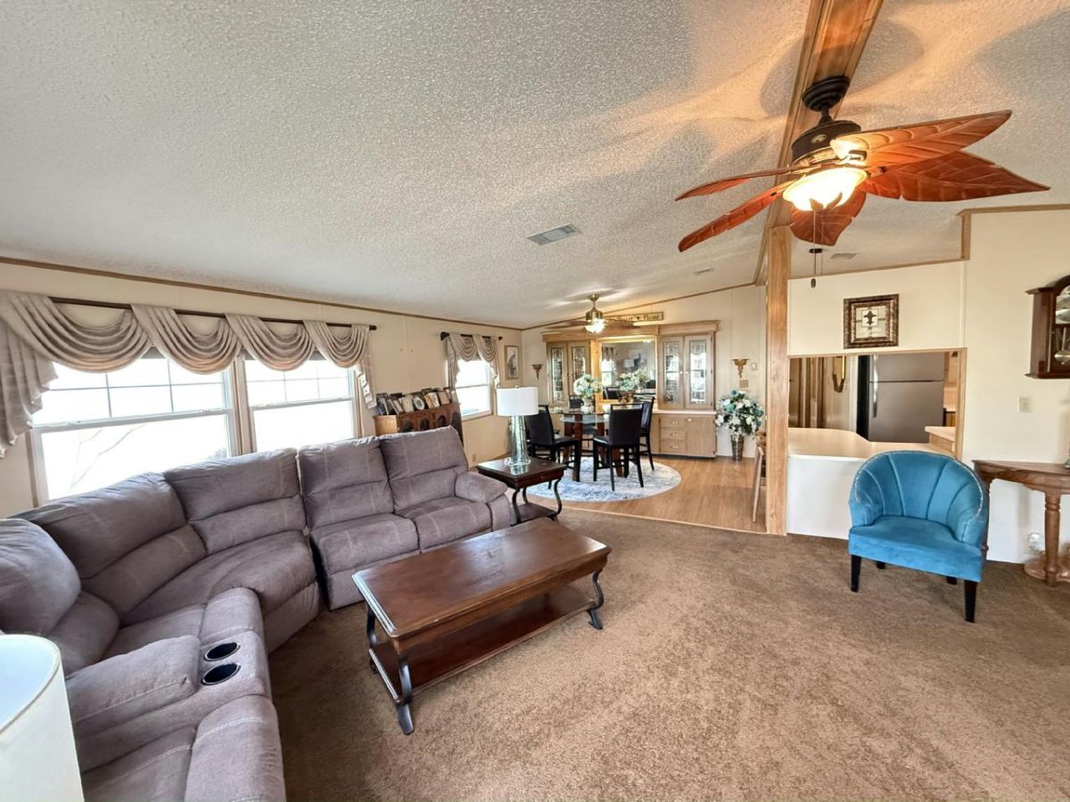 2077 WARWICK HILLS DR.