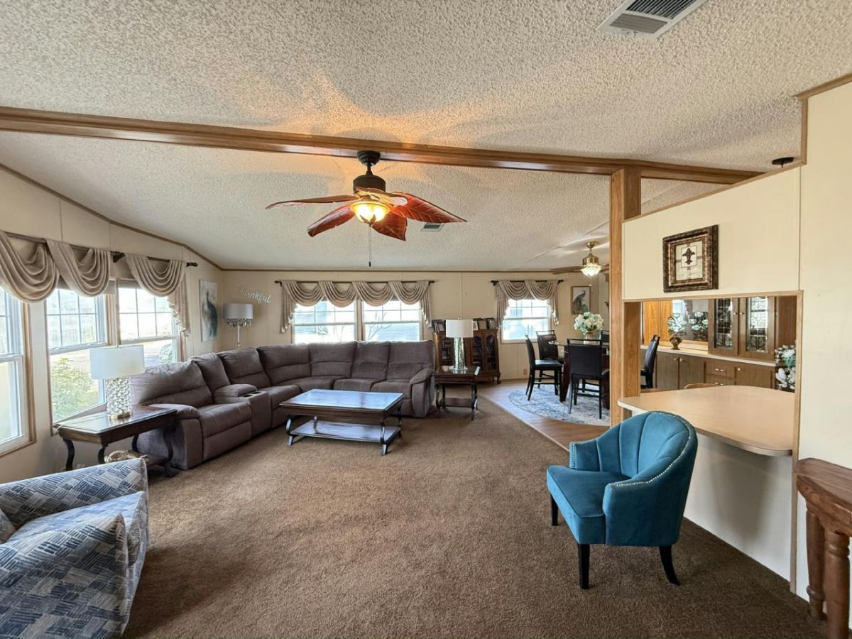 2077 WARWICK HILLS DR.