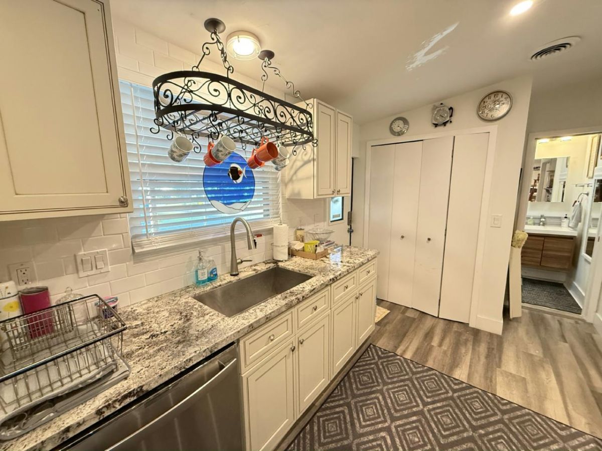 1957 WARWICK HILLS DR.