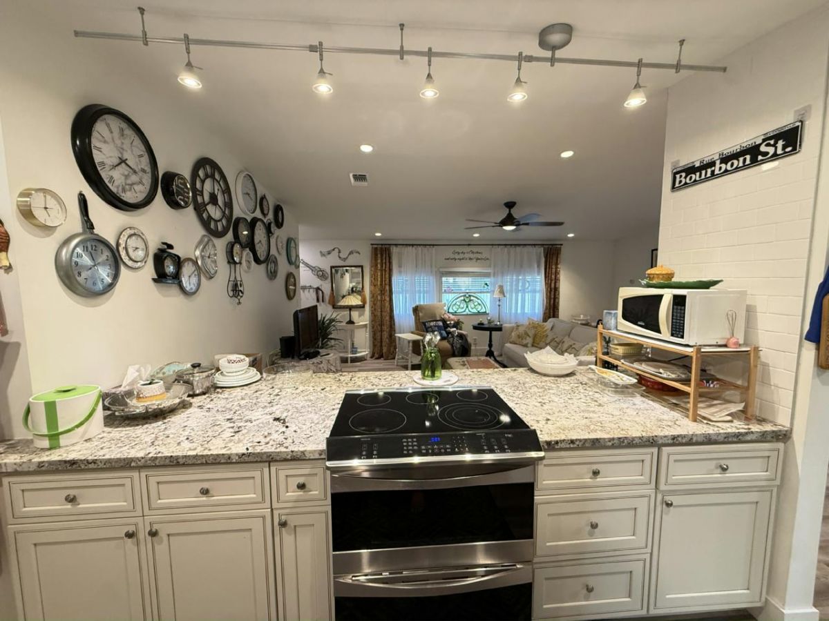 1957 WARWICK HILLS DR.