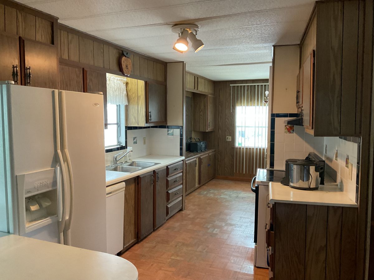 15427 LAKESHORE VILLA BLVD