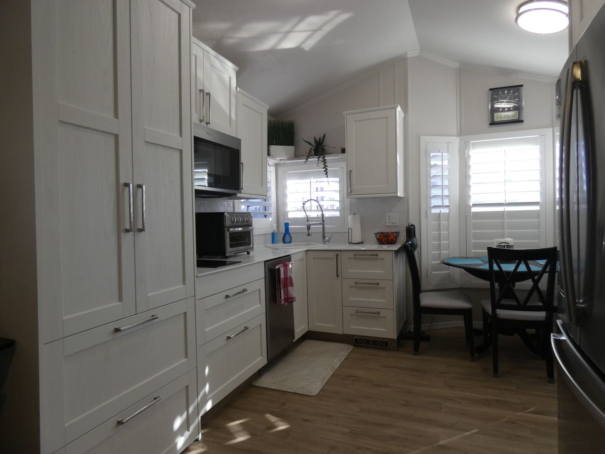 1110 North Henness Rd 934