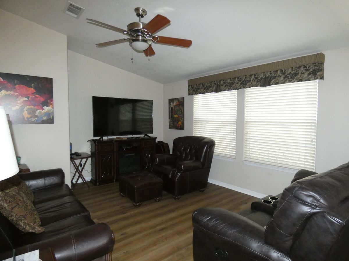 1110 North Henness Rd 1253