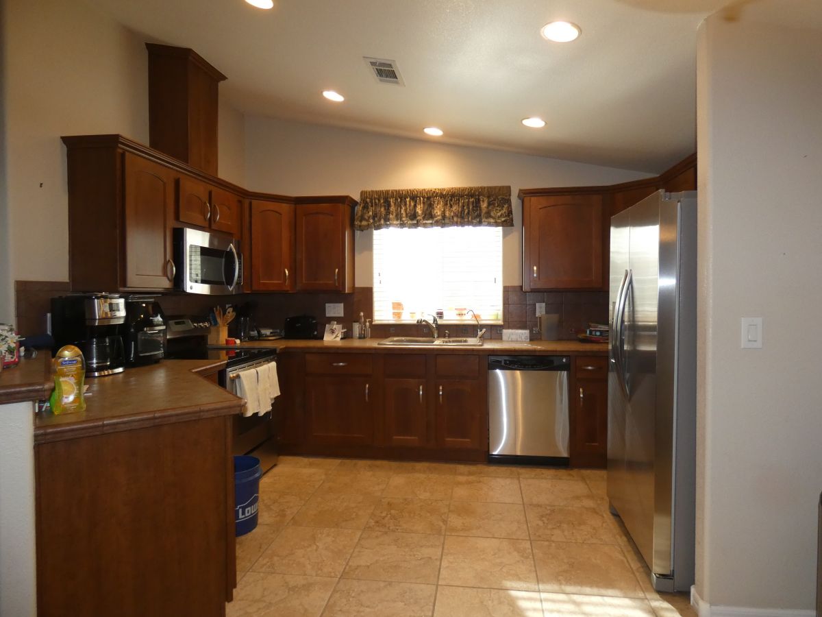 1110 North Henness Rd 1253