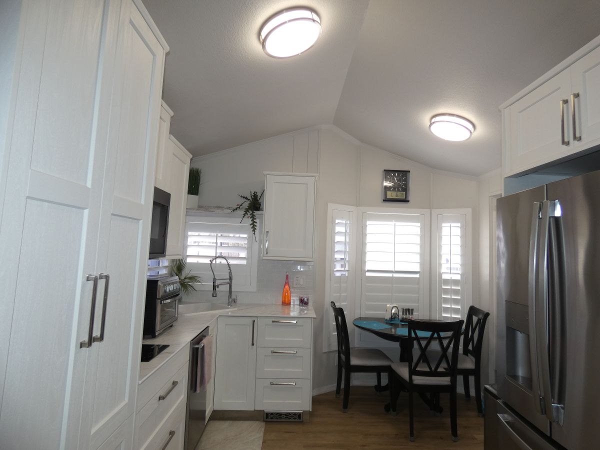 1110 North Henness Rd 934