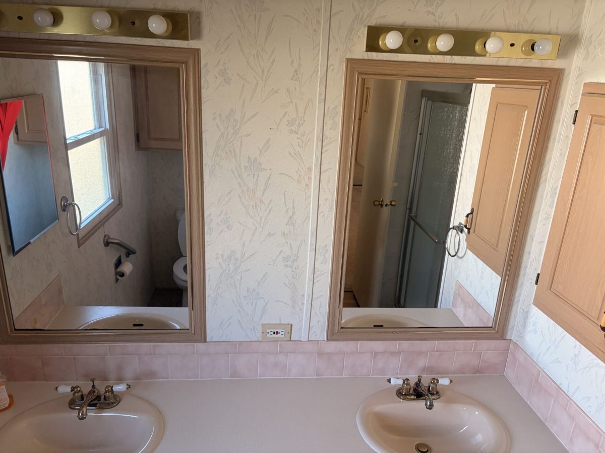 1121 48th Avenue Drive