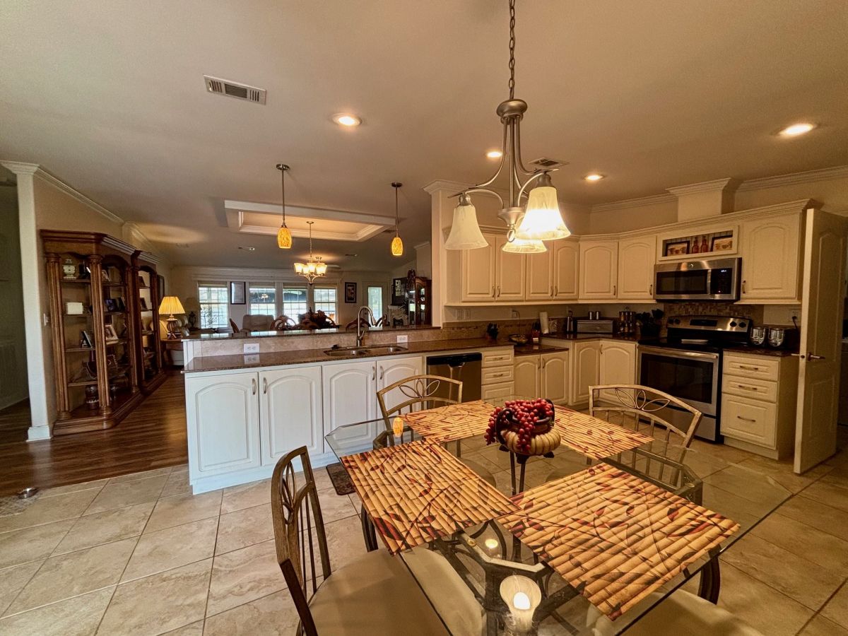 2713 GREENS KEEPER DRIVE