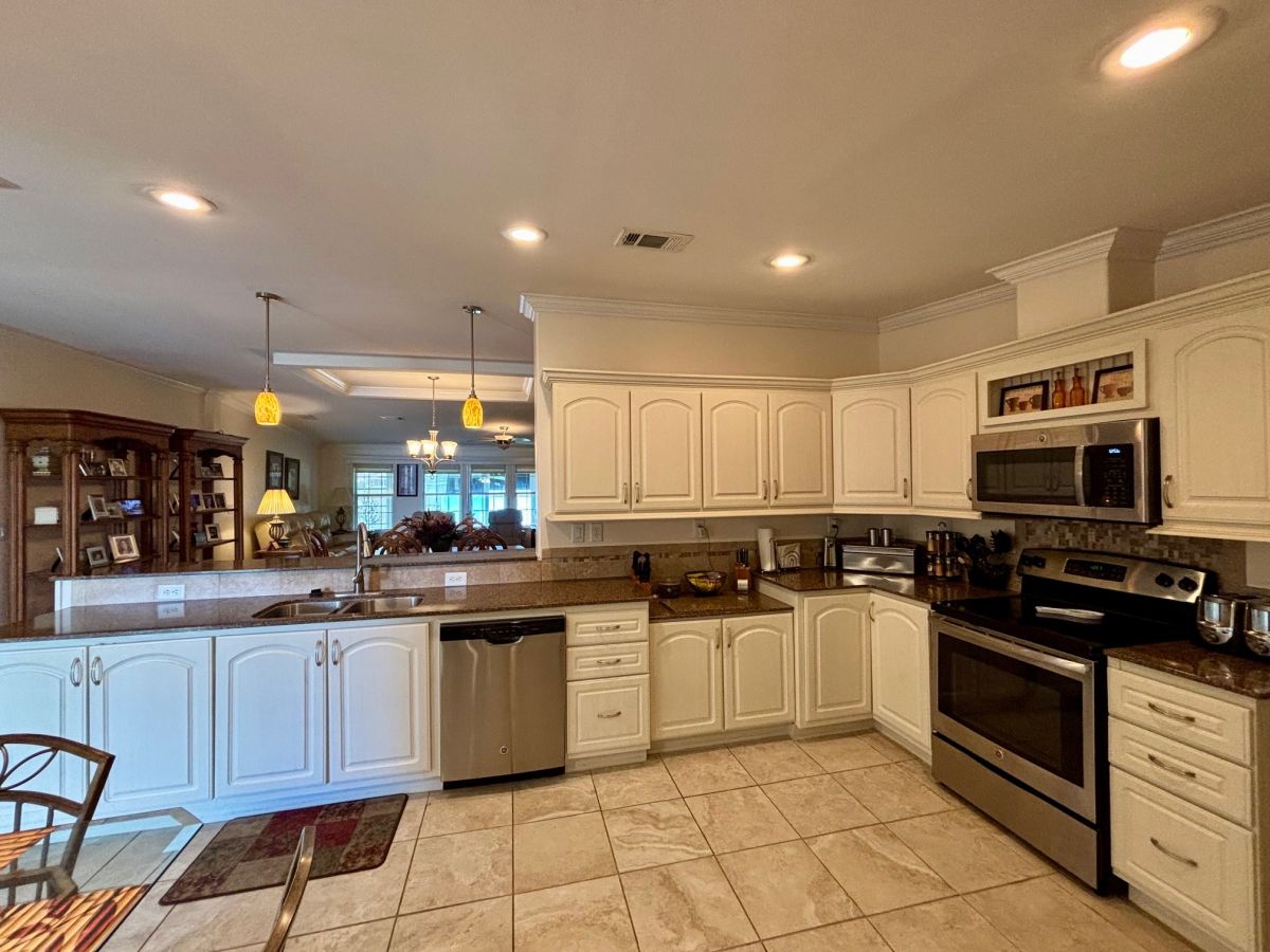 2713 GREENS KEEPER DRIVE