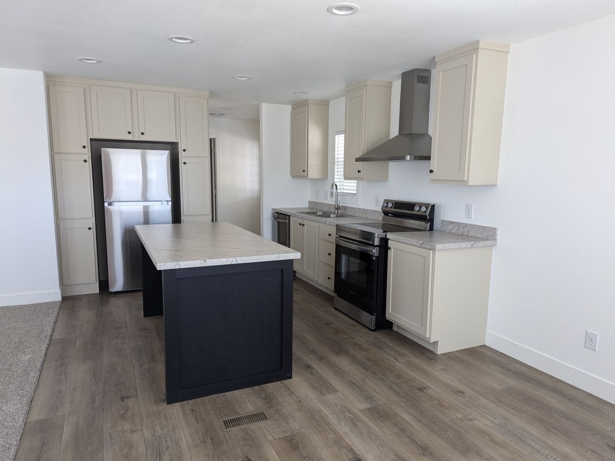 8600 E. Broadway Rd, Lot 102