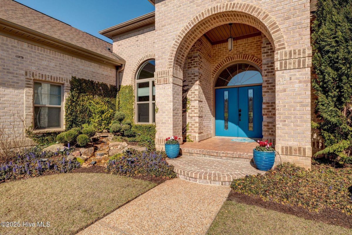 8800 Maple Ash Trail