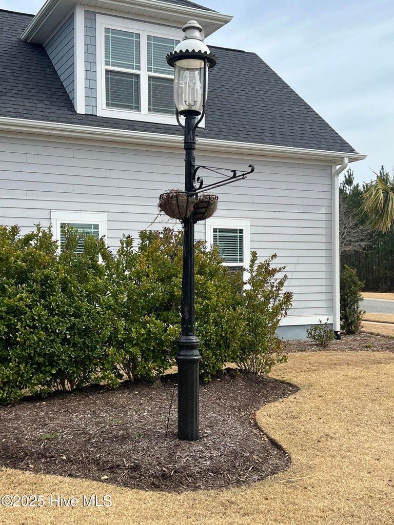 8800 Maple Ash Trail