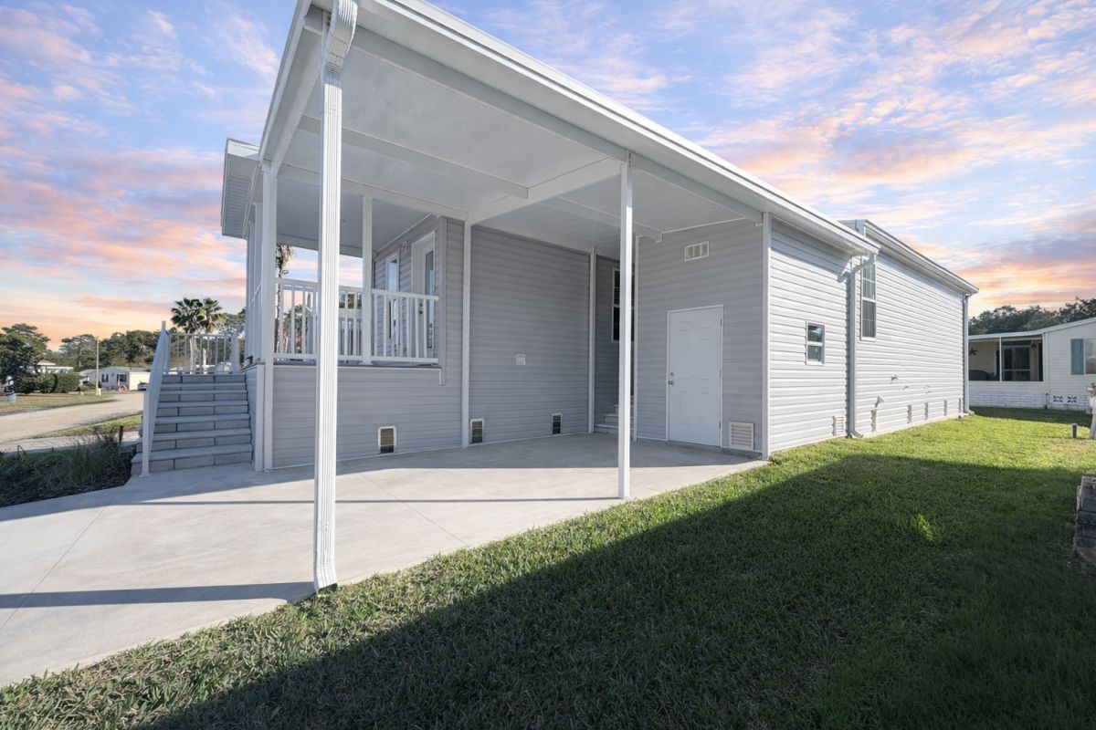 8098 W. COCONUT PALM DR.