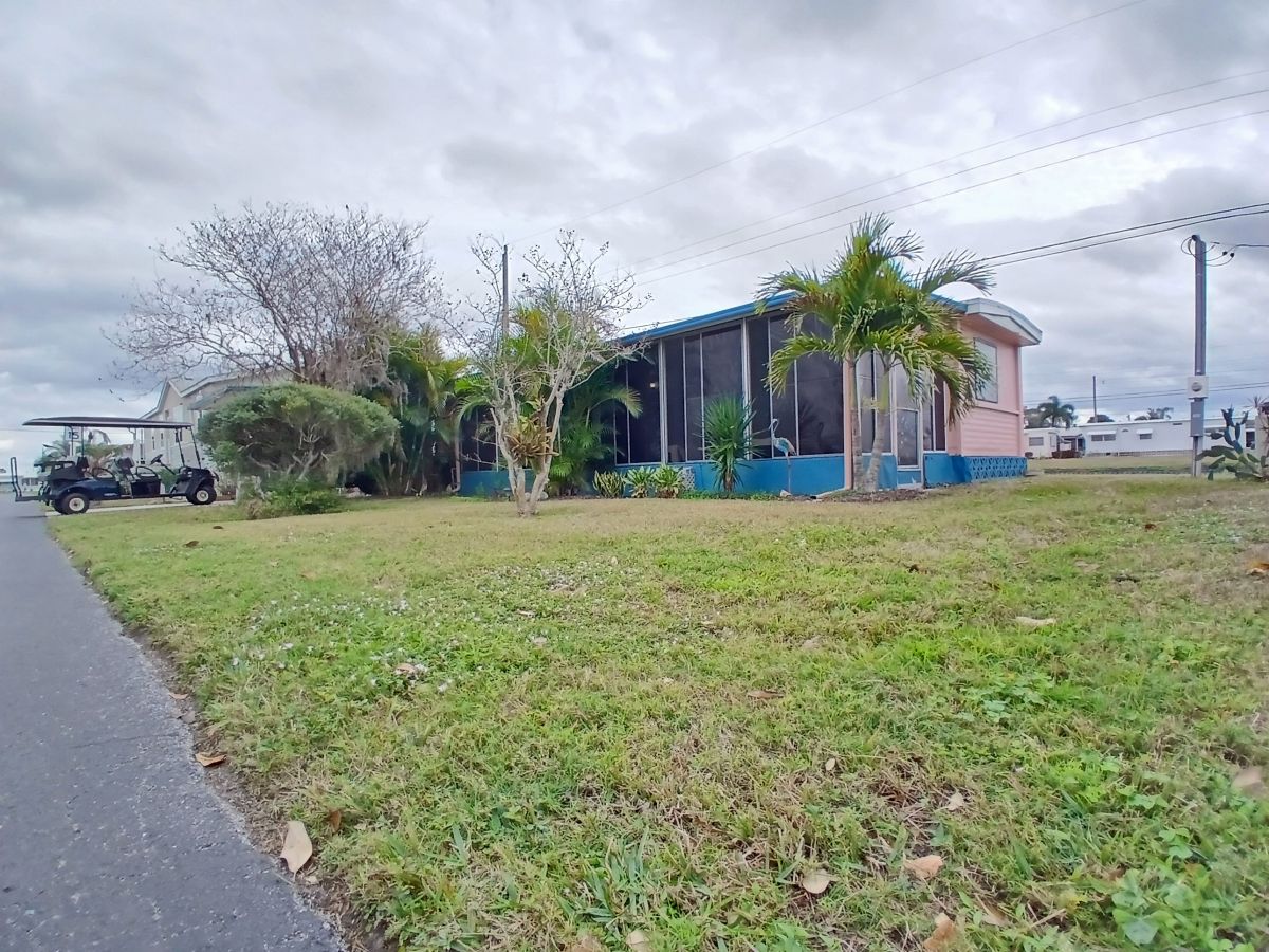 916 52nd Avenue Lane W