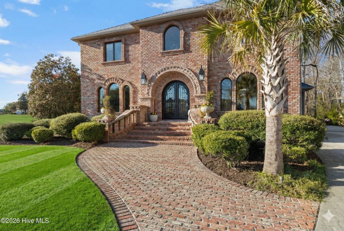 2768 Pinecrest Drive