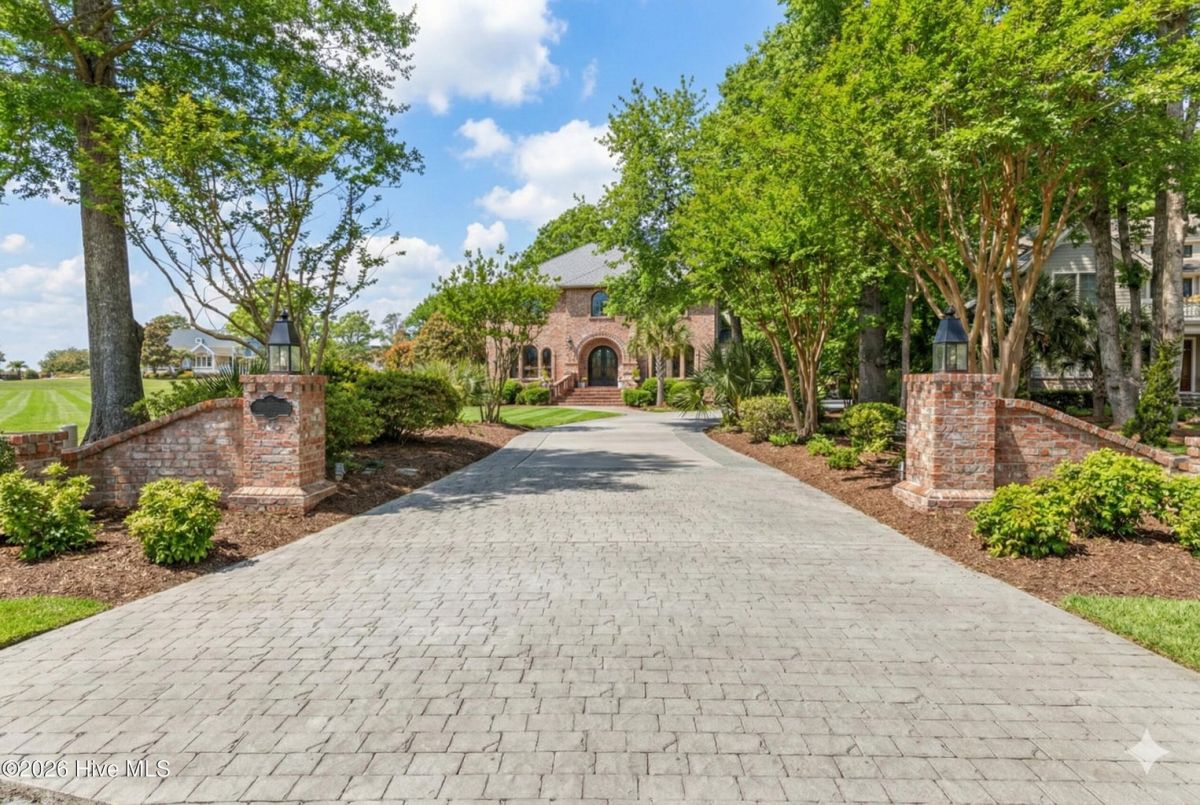 2768 Pinecrest Drive