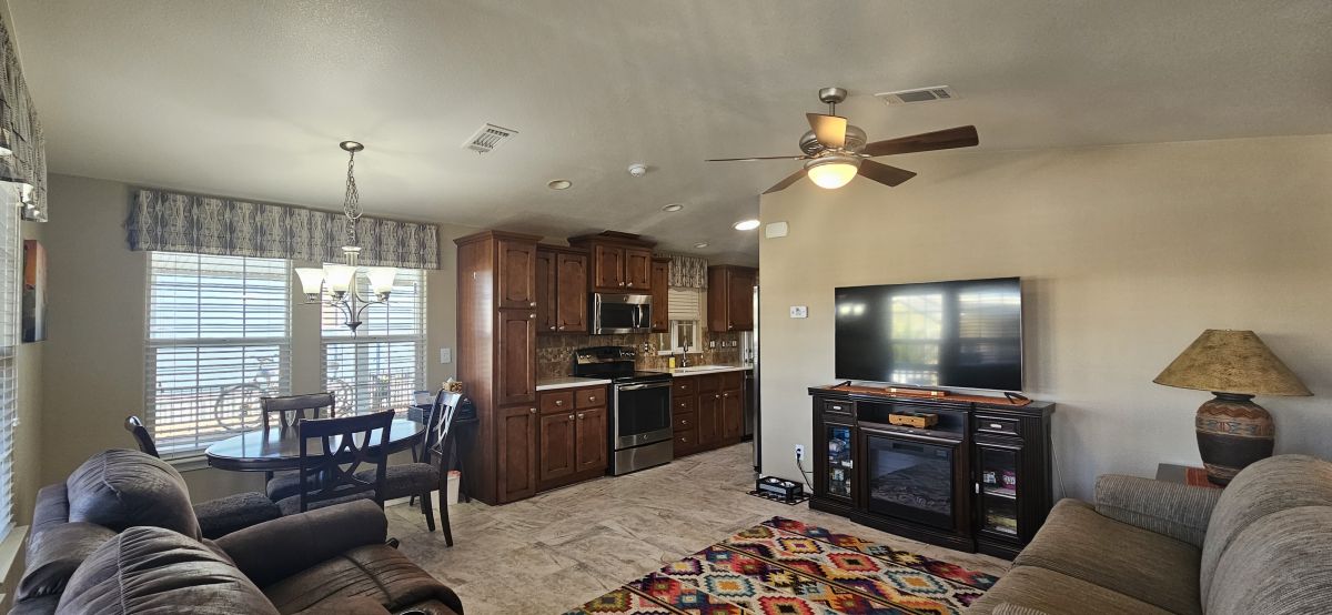 1110 North Henness Rd 1580