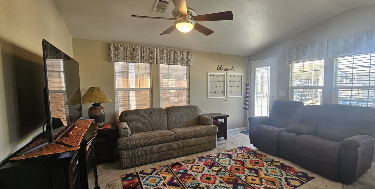 1110 North Henness Rd 1580