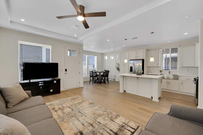 2727 E. University Drive, #091