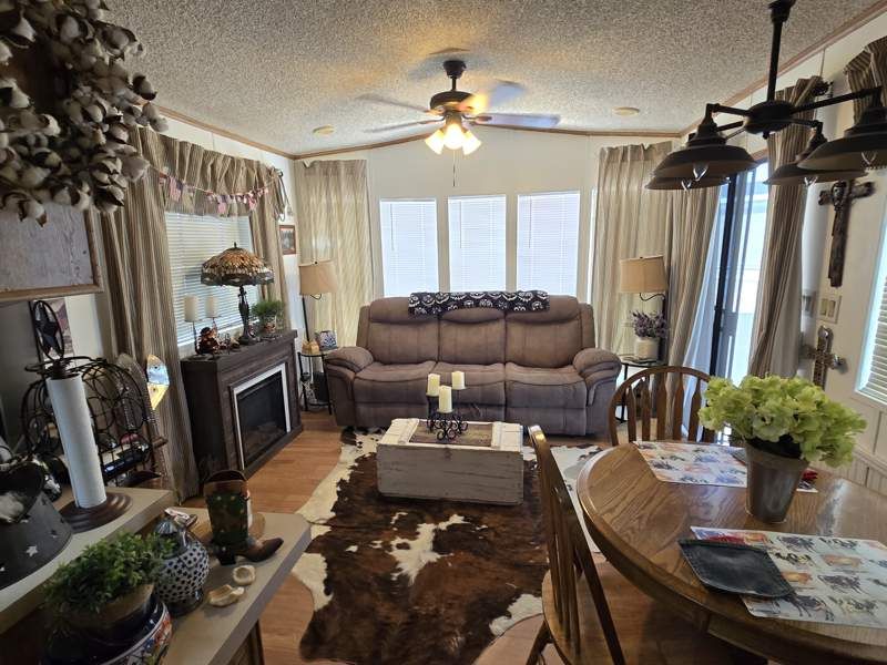 4065 E. University Drive #50