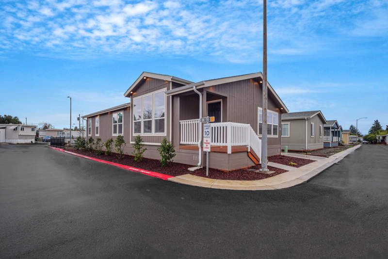 2200 Lancaster Dr. SE #26