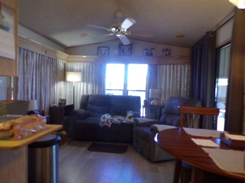 1050 S. Arizona Blvd. #033