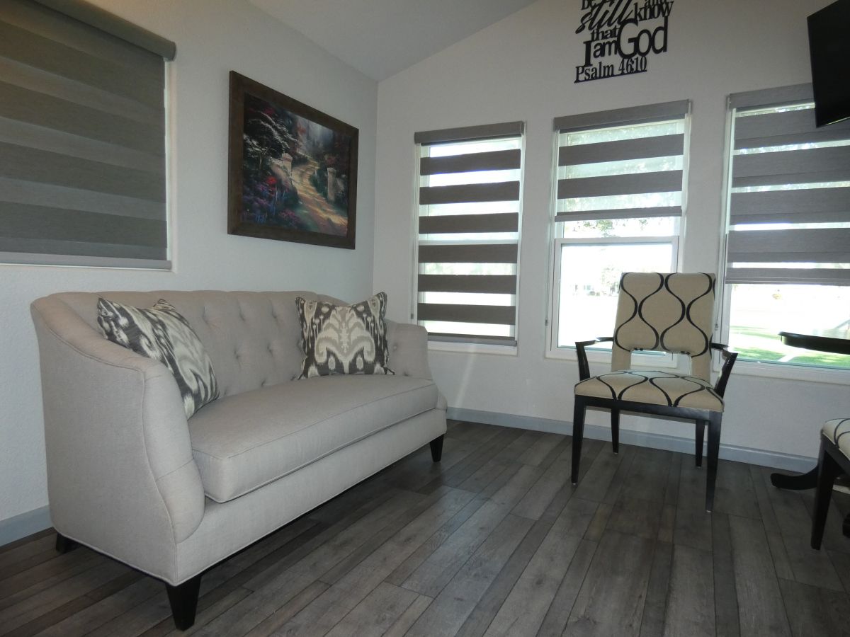 1110 North Henness Rd 676