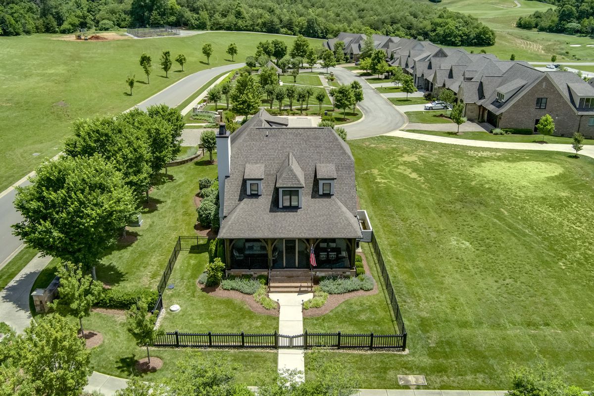 110 E Highlands Circle