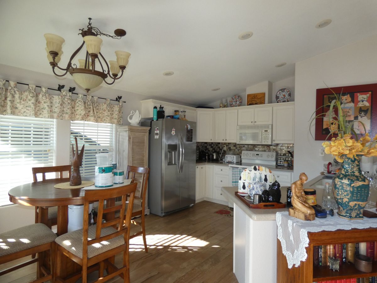 1110 North Henness Rd 1143