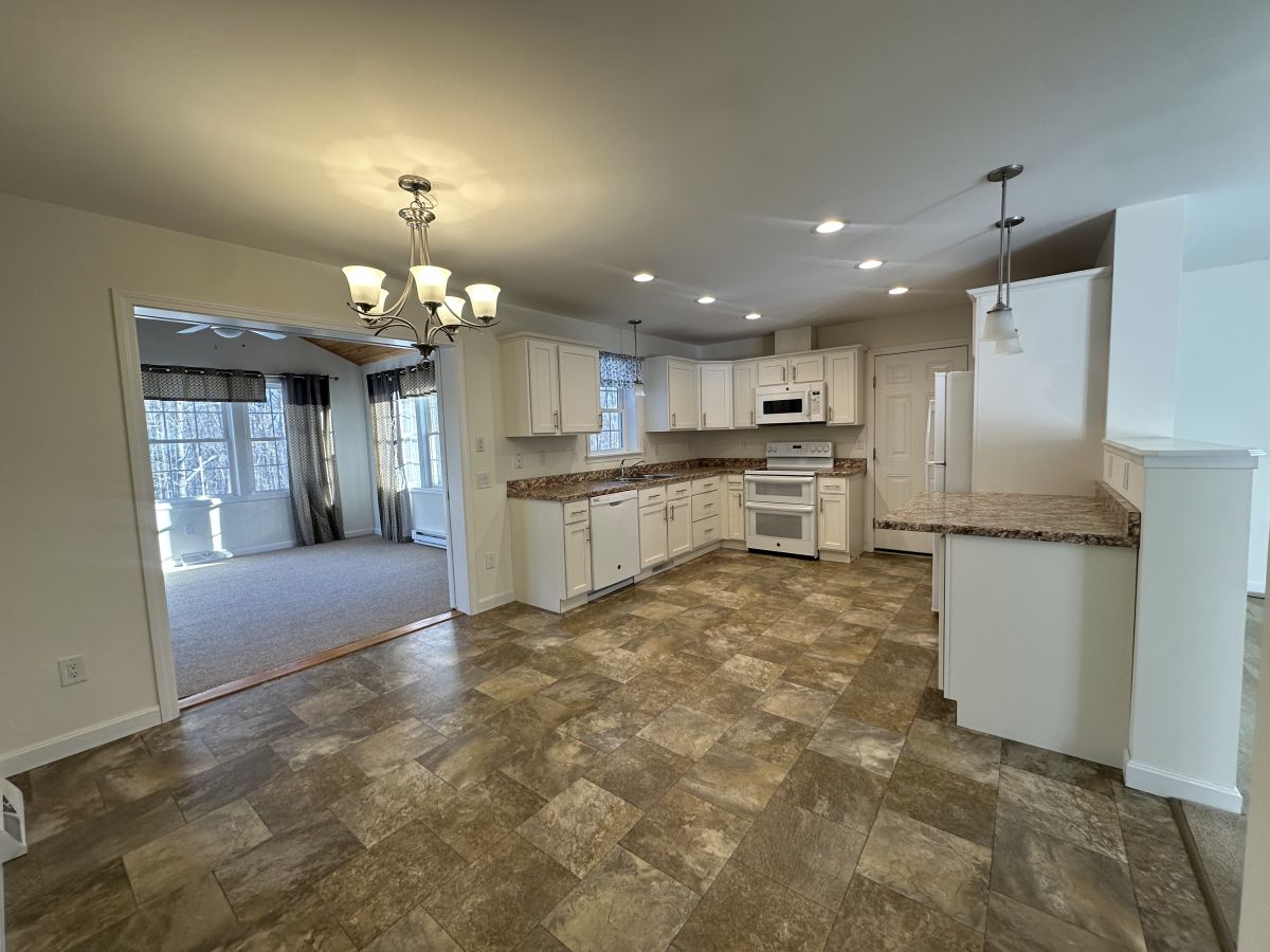 35 Looking Glass Circle