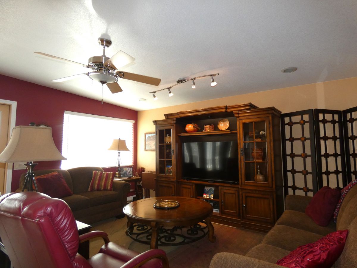 1110 North Henness Rd 202