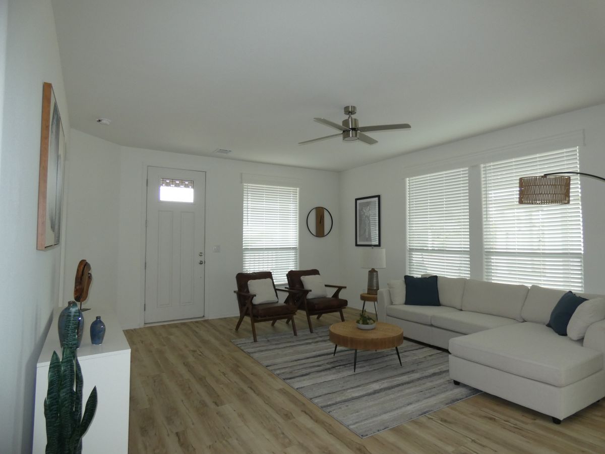 1110 North Henness Rd 2098