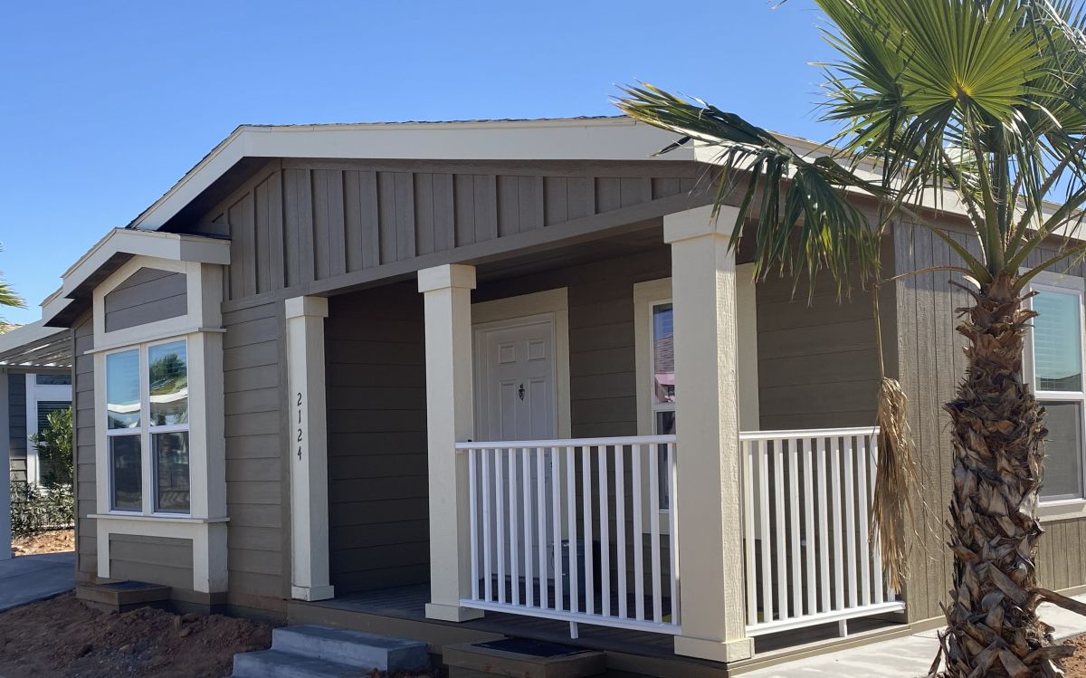 1110 North Henness Rd 2124