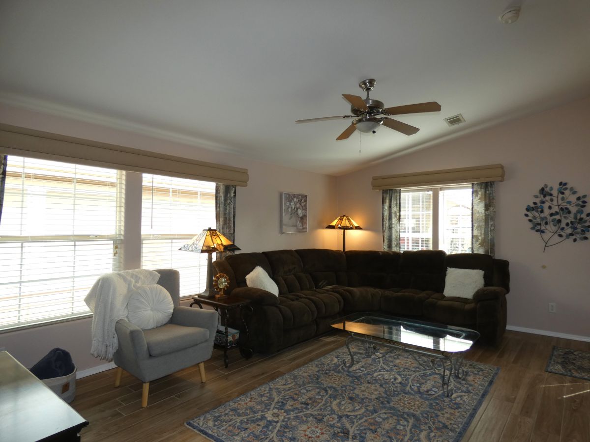 1110 North Henness Rd 1287