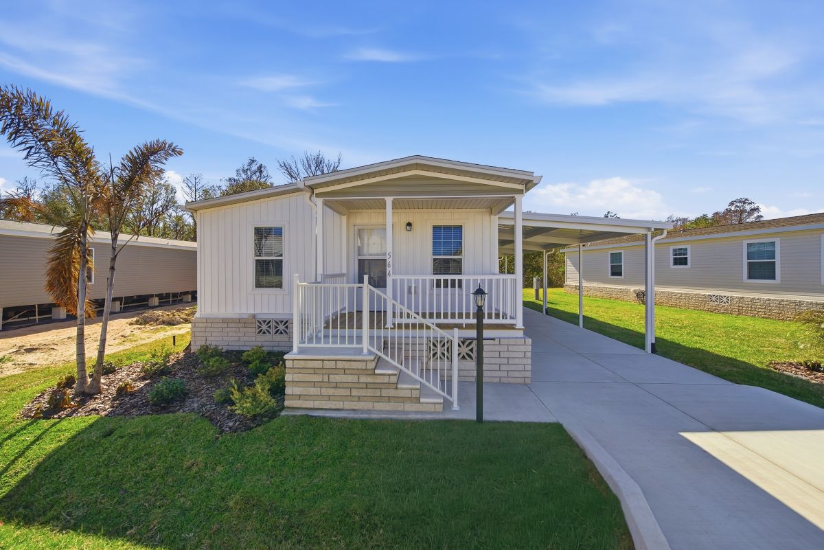 3000 US HWY 17/92 W LOT #564