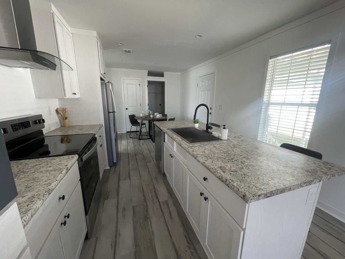 3000 US HWY 17/92 W LOT #564