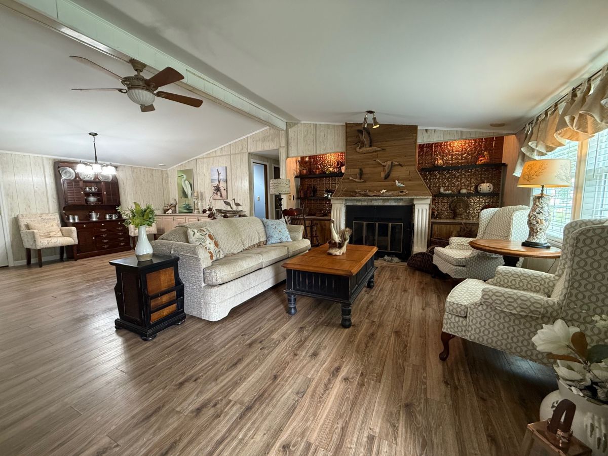 3131 Moonshadow Lane