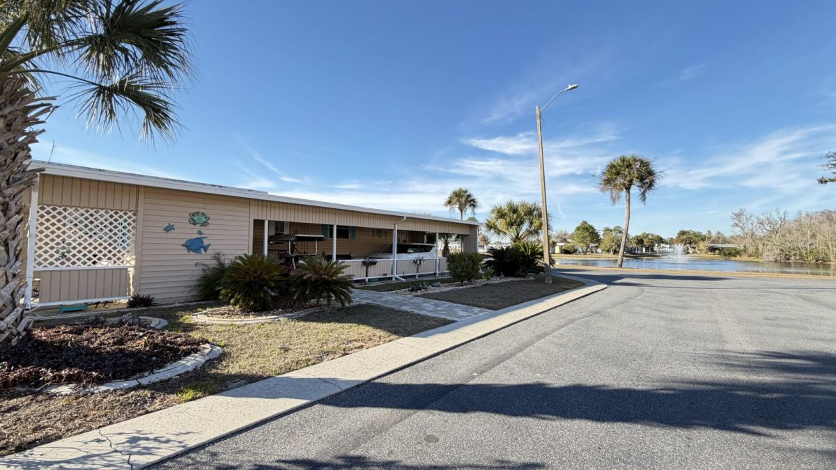 1068 SE Lake James Ave