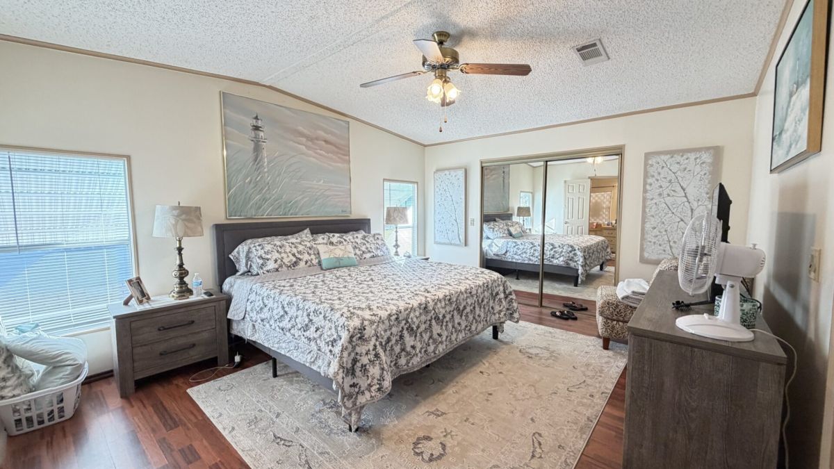 1068 SE Lake James Ave