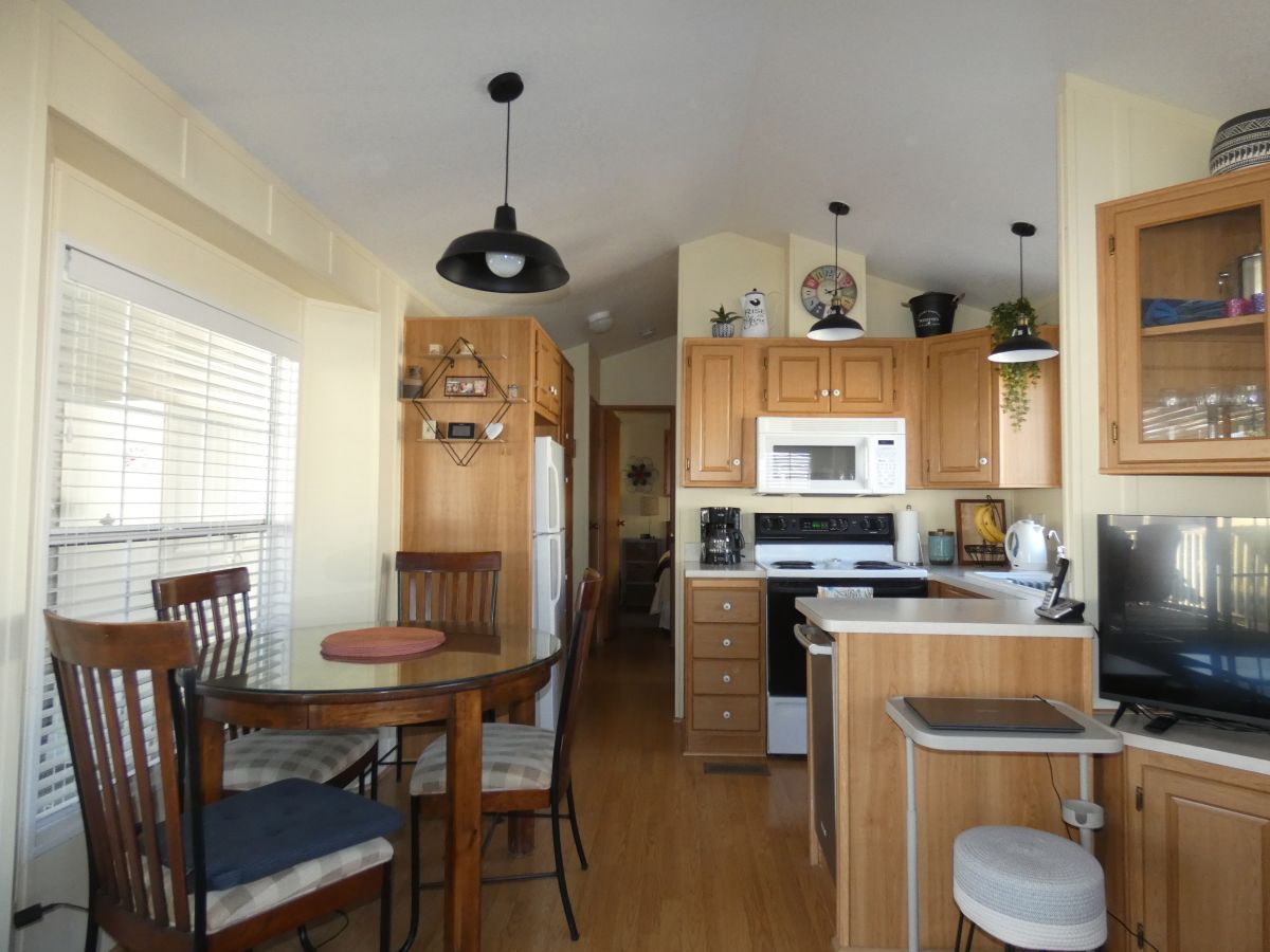 1110 North Henness Rd 1474