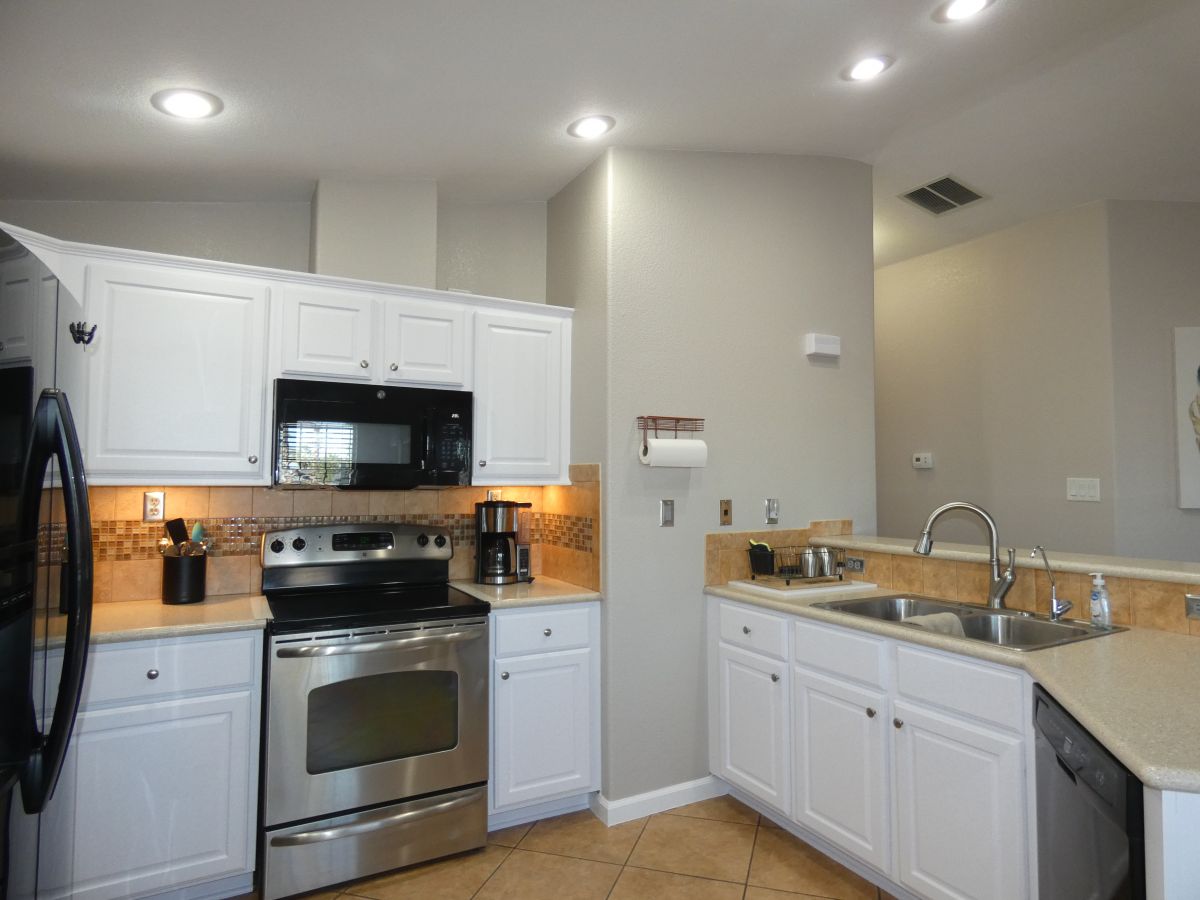 1110 North Henness Rd 1128