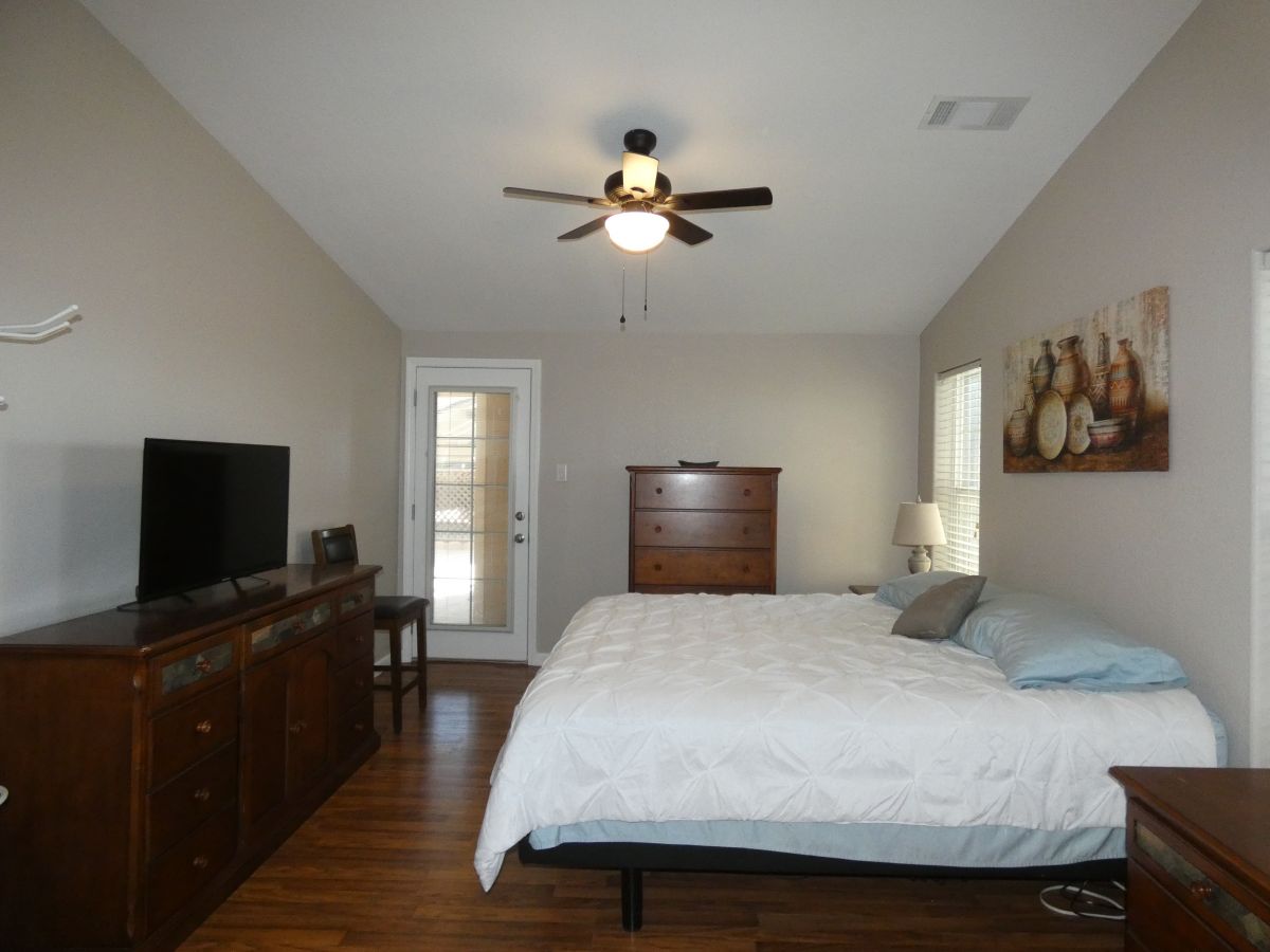 1110 North Henness Rd 1128