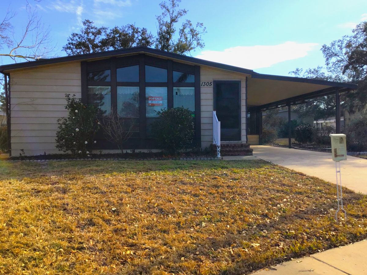 1305 Calle Bonita Dr.