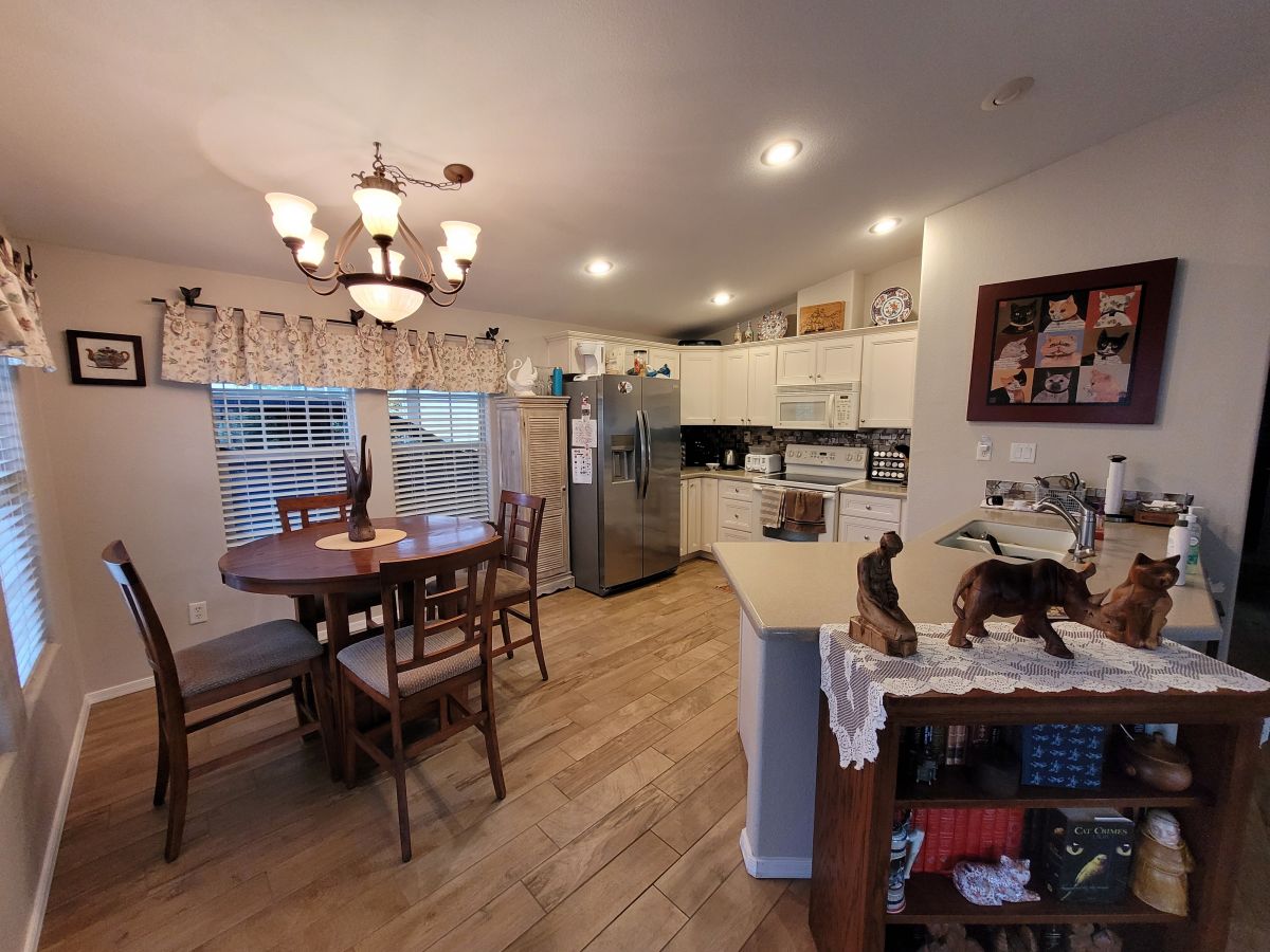 1110 North Henness Rd 1143