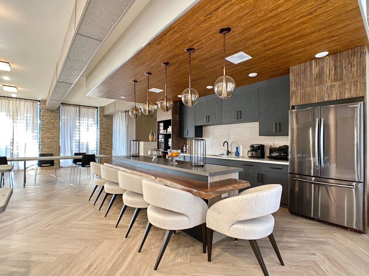 2727 E. University Drive, #086