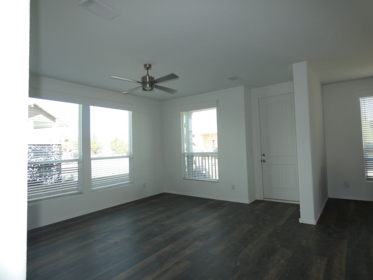 1110 North Henness Rd 2175